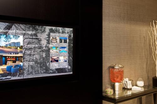 Courtyard by Marriott Bloomington - image 8
