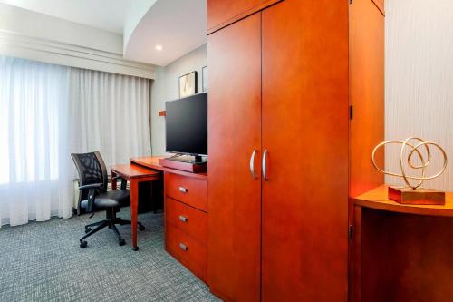 Courtyard by Marriott Dallas Arlington South - image 7