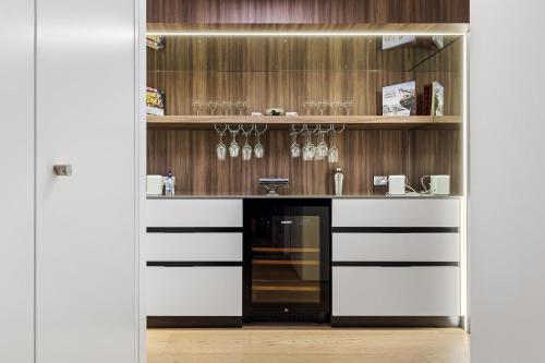 3 Bedroom Darling Harbour Apartment - image 12