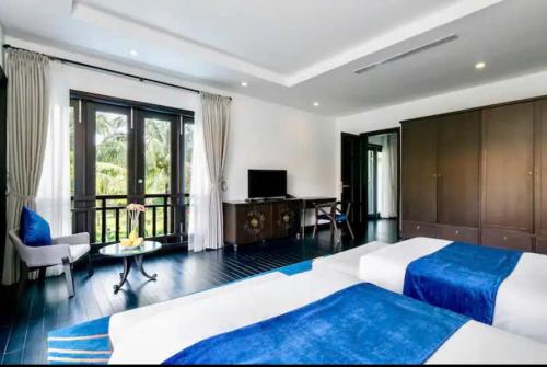 Three-Bedroom Villa image 10