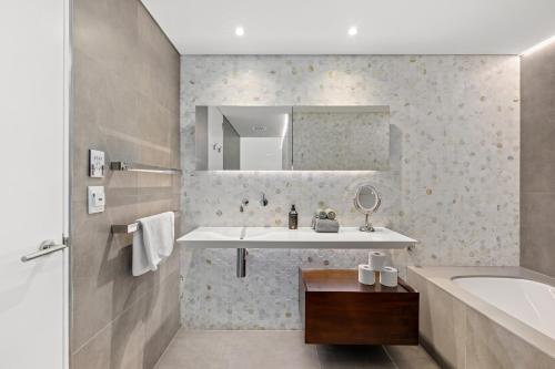 3 Bedroom Darling Harbour Apartment - image 8