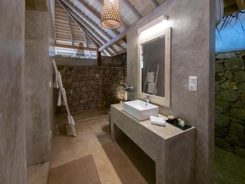 Bathroom, Hiru Villas & Kitesurfing in Kalpitiya