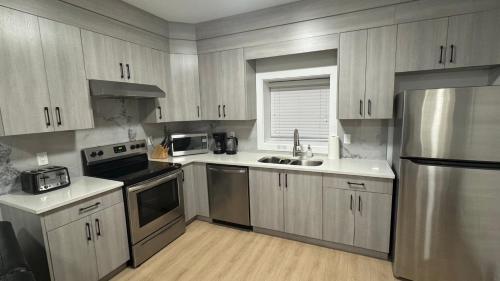 New & Modern 2 bedroom suite, Surrey (zdjęcie 3)