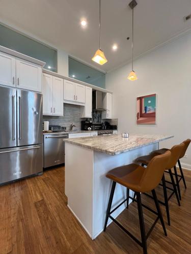 Chic 1 BR w Parking in Chicago, USA