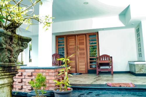 Bougain Villa Service Villa in Irulam