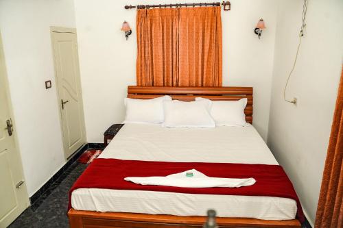 Bougain Villa Service Villa in إيرولام