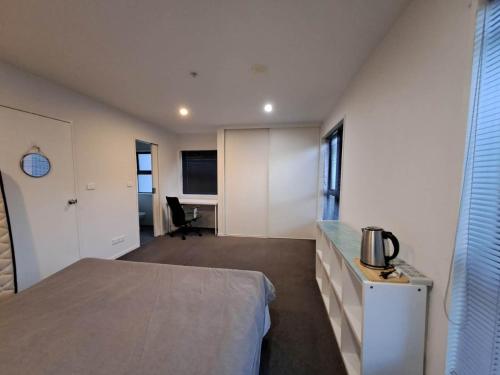Quiet secure home in CBD, handy close to Downtown Britomart Ferry and Spark Arena, Auckland (zdjęcie 2)