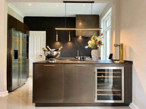 Luxurious villa - exceptional location in city center with free P – khách sạn tại Odense M
