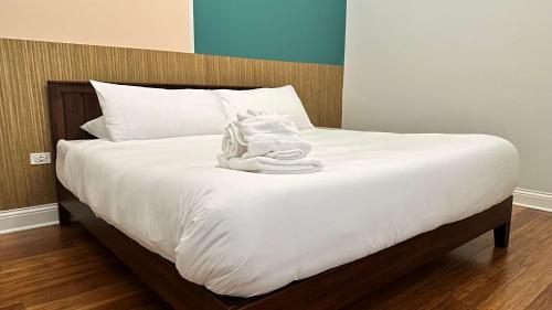 Chic 2 BR 1 Parking Sleeps 6 in Chicago, USA
