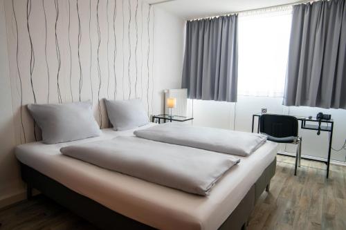 BeeVillage Messehotel Hannover Laatzen Room Type - Standard Double Room