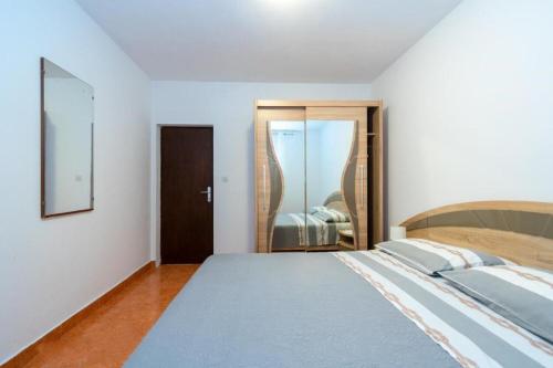 Apartment Per - 10 m from sea - image 2