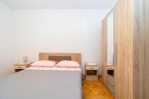Apartment Per - 10 m from sea - image 4