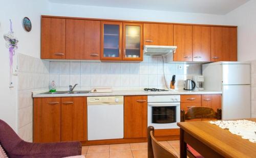 Apartment Per - 10 m from sea - image 14