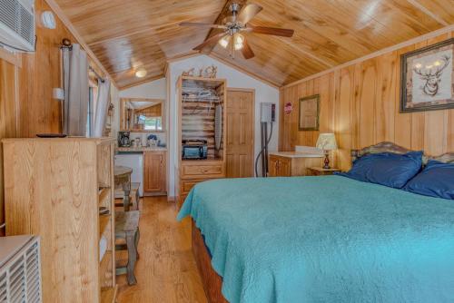 1 queen bed