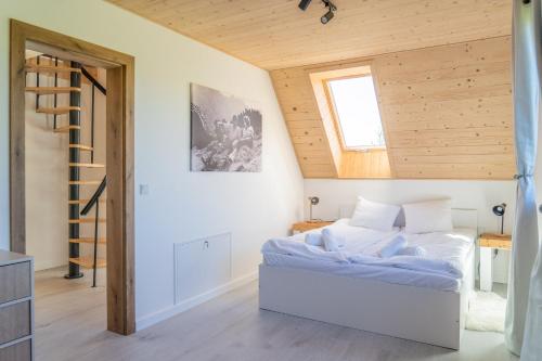3 bedrooms, 8 beds