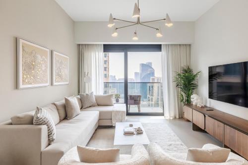 Elegant Apartment Walk to Burj Khalifa & Dubai Mall, Дубай
