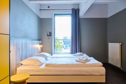 2 twin beds
