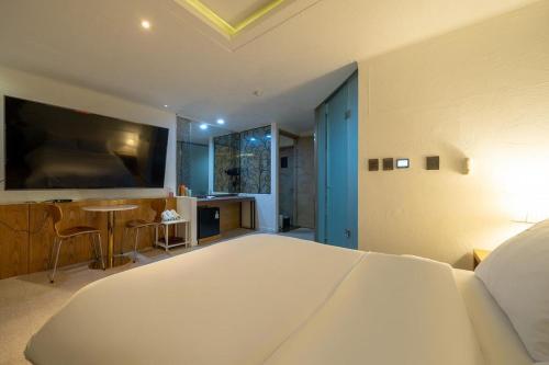 HotelStar Room Type - Deluxe Double Room