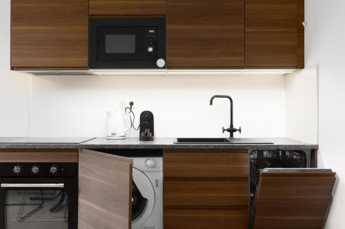 Quiet apartment in the city center near the metro with with balcony and parking, Praga (foto 3)