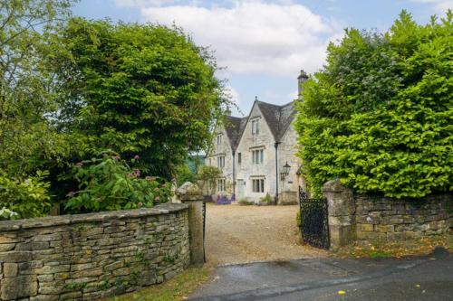 Mill House & Cottage - on The Cotswold Way! in Pitchcombe