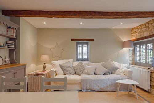 Mill House & Cottage - on The Cotswold Way! in Pitchcombe