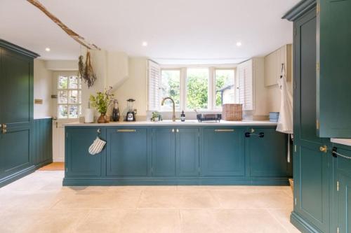 Mill House & Cottage - on The Cotswold Way! in Pitchcombe