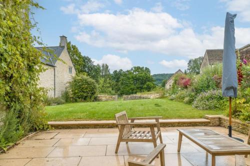 Mill House & Cottage - on The Cotswold Way! in Pitchcombe