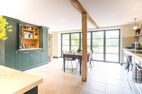 Mill House & Cottage - on The Cotswold Way! in Pitchcombe