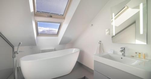 2 bedrooms, 4 beds