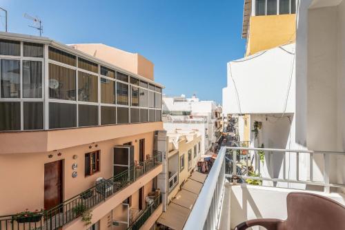 Studio with Balcony image 9