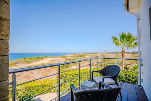 Homely Coastal Retreat with Stunning Views