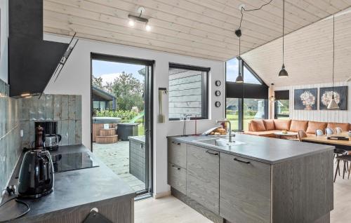 ห้องครัว, Lovely Home In Idestrup With Sauna in ไอเดสทรุป