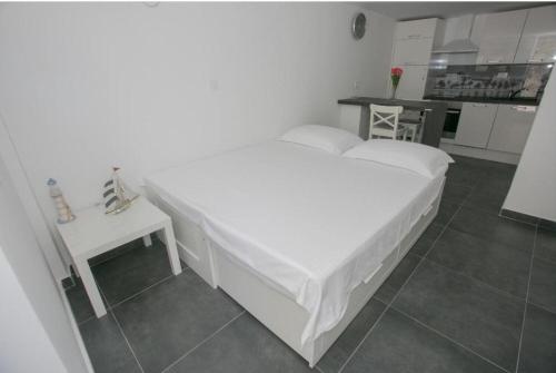 Apartments Marina - with parking - image 11