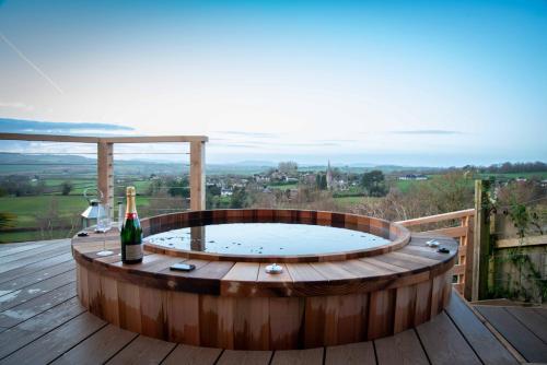 Tranquil 5-bed Spectacular Views gîte à louer Kerne Bridge