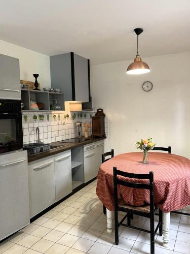 2 bedrooms, 3 beds