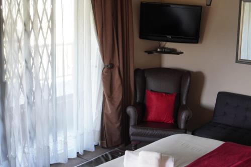 Twin/Double Room image 4