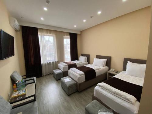 3 twin beds