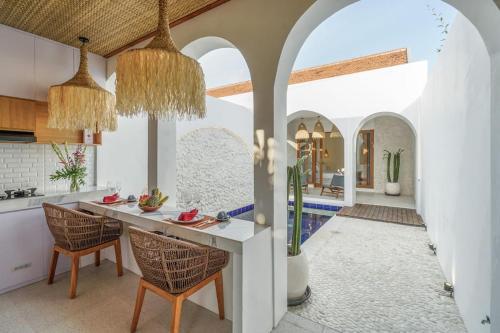 T&J5 - New! Romantic 1BR pool villa, walk to beach!, Umalas