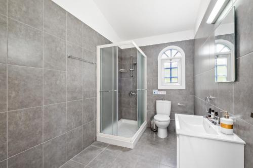 Ivy Blue Villa by Nomads - Short Walk to Coral Bay, Peyia (photo 8)