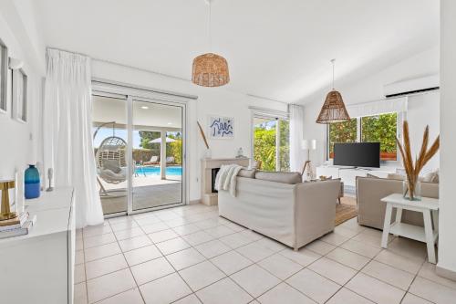 Ivy Blue Villa by Nomads - Short Walk to Coral Bay, Peyia (photo 10)