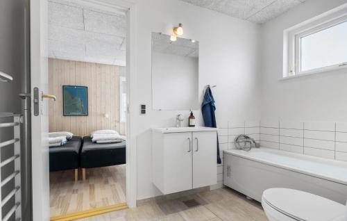 Bathroom, Nice Home In Haderslev With Wifi in Flovt