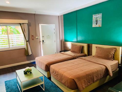room detail thumbnail 1