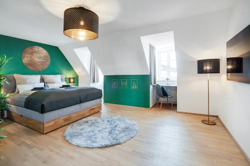 Emerald Design - Historic City Center with Free Parking & Panoramic View by HERO HOMES, Graz (zdjęcie 6)