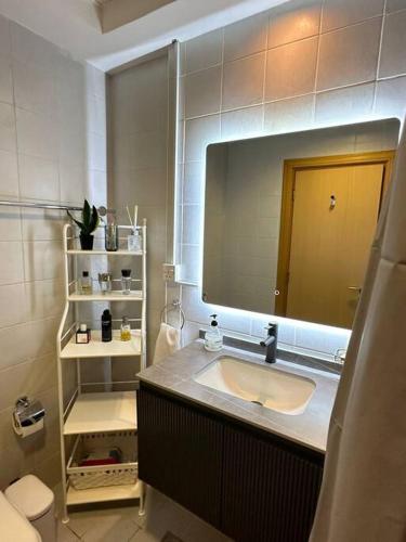 Urban Cozy 1BR apartment with Canal view - Free parking, Dubaï (photo 9)