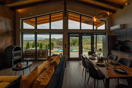 Balada dintre dealuri - Casa Soarelui si Casa Lunii in Cisnadioara
