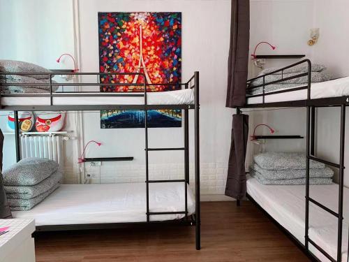 Rainbow Villa, One bed in shared dormitory room, please choose male or female room correctly, not mi in วีลจีฟ