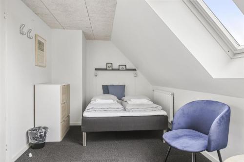 1 double bed, 1 twin bed