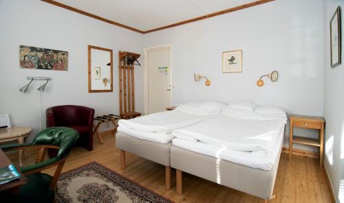 2 twin beds