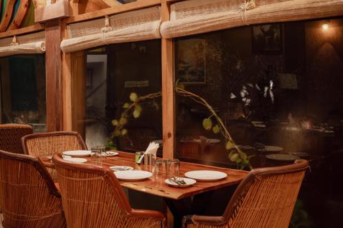 The Mandore - a leafy resort - 레스토랑