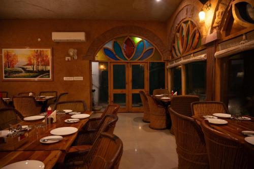 The Mandore - a leafy resort - 레스토랑